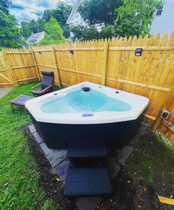 New!! Lovely Unit W/ Private Hot Tub And Patio! Laconia Exteriör bild
