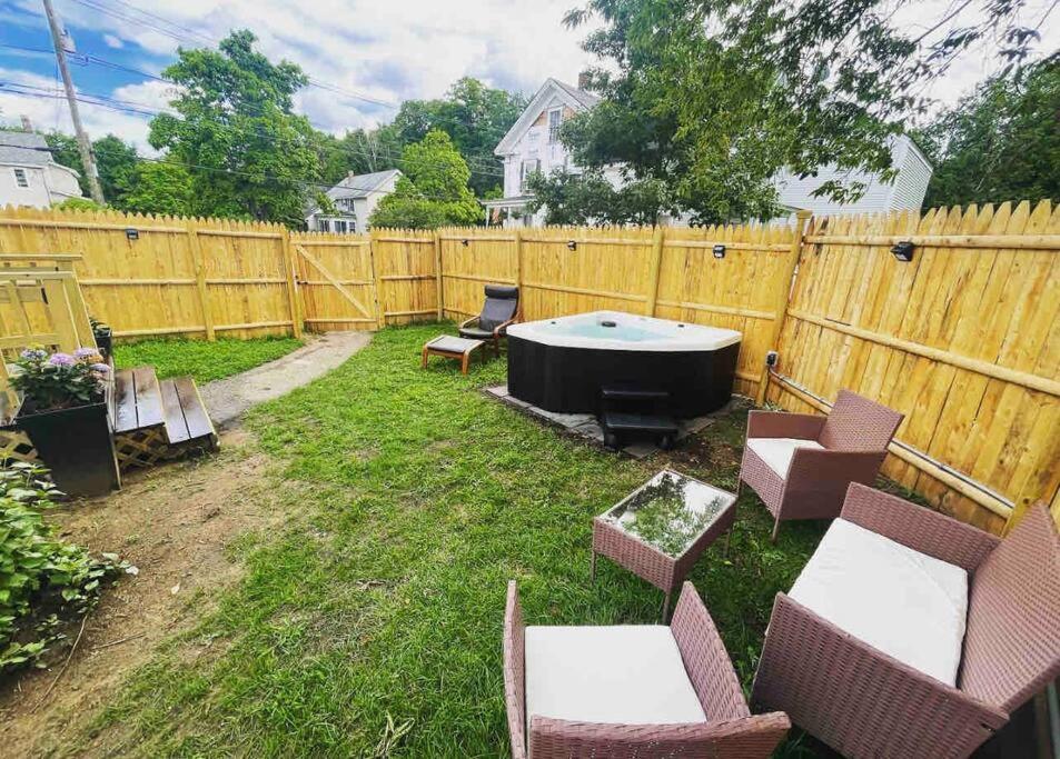 New!! Lovely Unit W/ Private Hot Tub And Patio! Laconia Exteriör bild