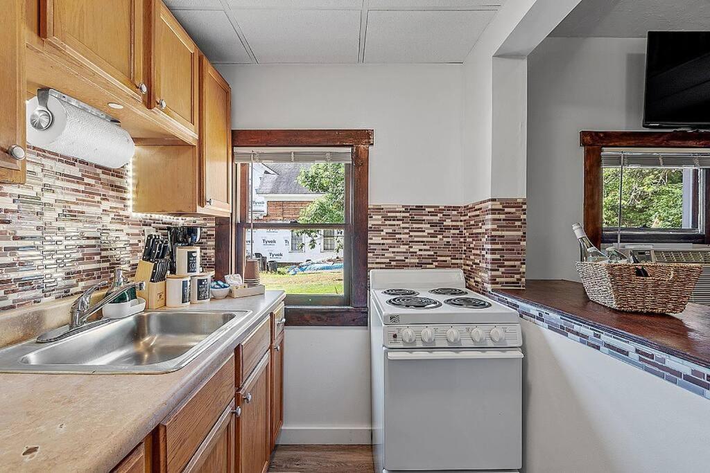 New!! Lovely Unit W/ Private Hot Tub And Patio! Laconia Exteriör bild
