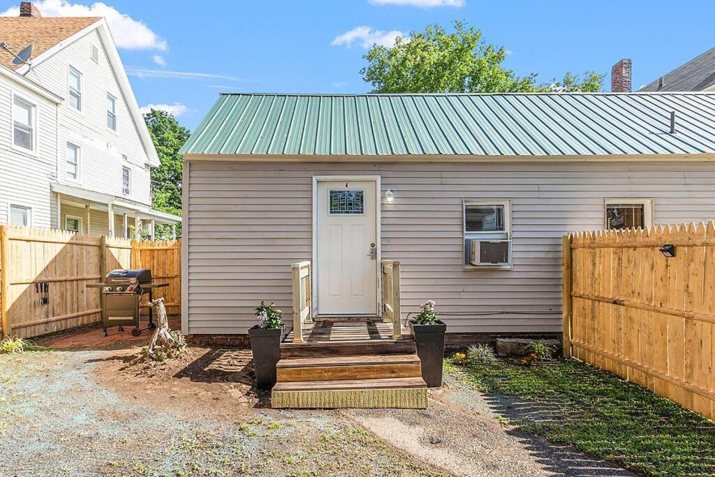 New!! Lovely Unit W/ Private Hot Tub And Patio! Laconia Exteriör bild