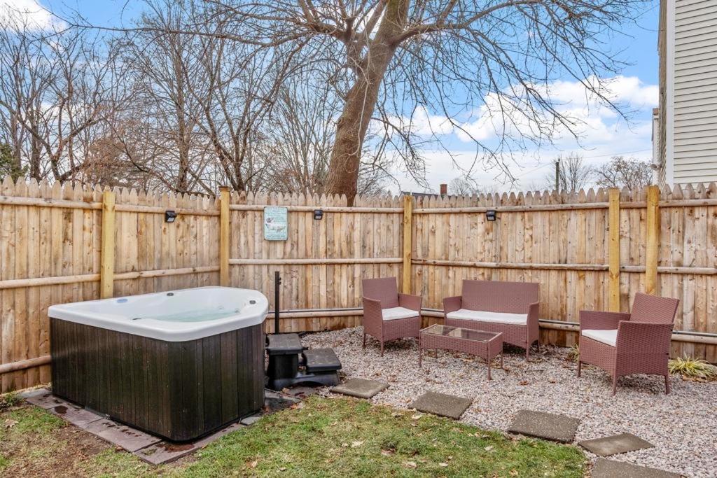 New!! Lovely Unit W/ Private Hot Tub And Patio! Laconia Exteriör bild